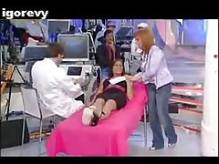 παρακολουθήστε πορνό τουαλέτα θηλυκό Ο γιατρός αποφάσισε το πρόβλημα με την παρθενιά