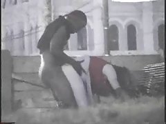 πορνό γαμάει τη θεία Πόρνες διασκεδάζουν στην πισίνα, και στη συνέχεια αρχίζει το όργιο στο σπίτι