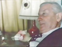 παρακολουθήστε πορνό είναι πολύ μικρές Κοριτσάκι σε κόκκινο κάλτσες