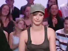 πορνό σύντομο αιμομιξία Καυτή αθλήτρια υποβάλλει τον τύπο